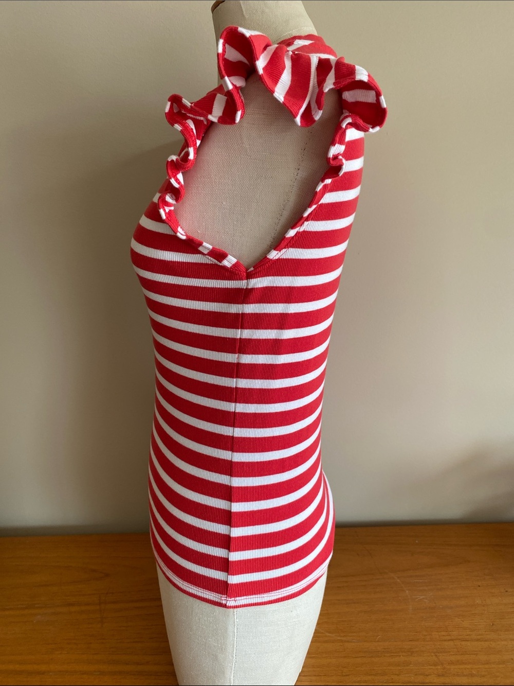 George brand red & white striped sleeveless top with v neck and ruffles
Small❤️🤍 - Picture 2 of 9